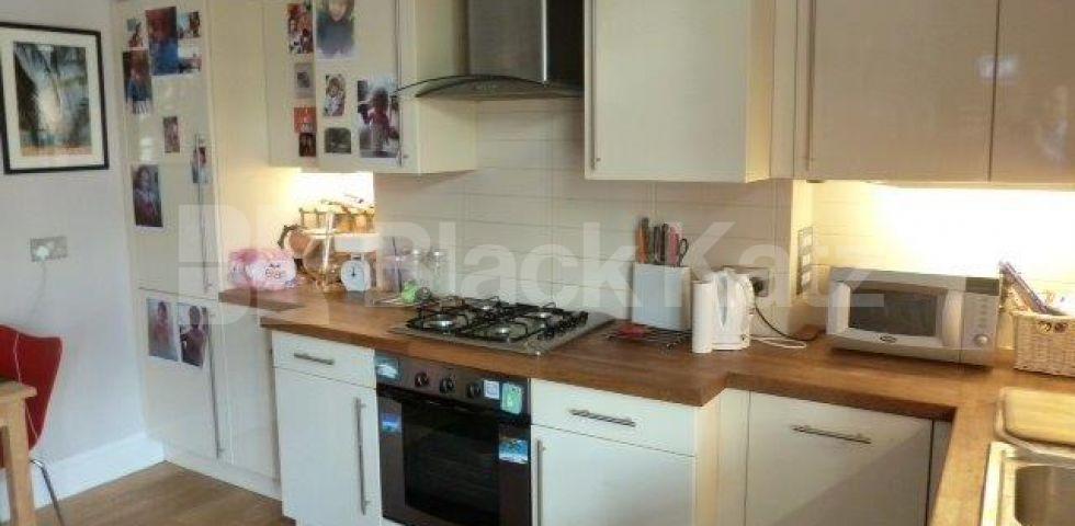 			LET AGREED, 2 Bedroom, 1 bath, 1 reception Flat			 Stapleton Hall Road, FINSBURY PARK-STROUD GREEN